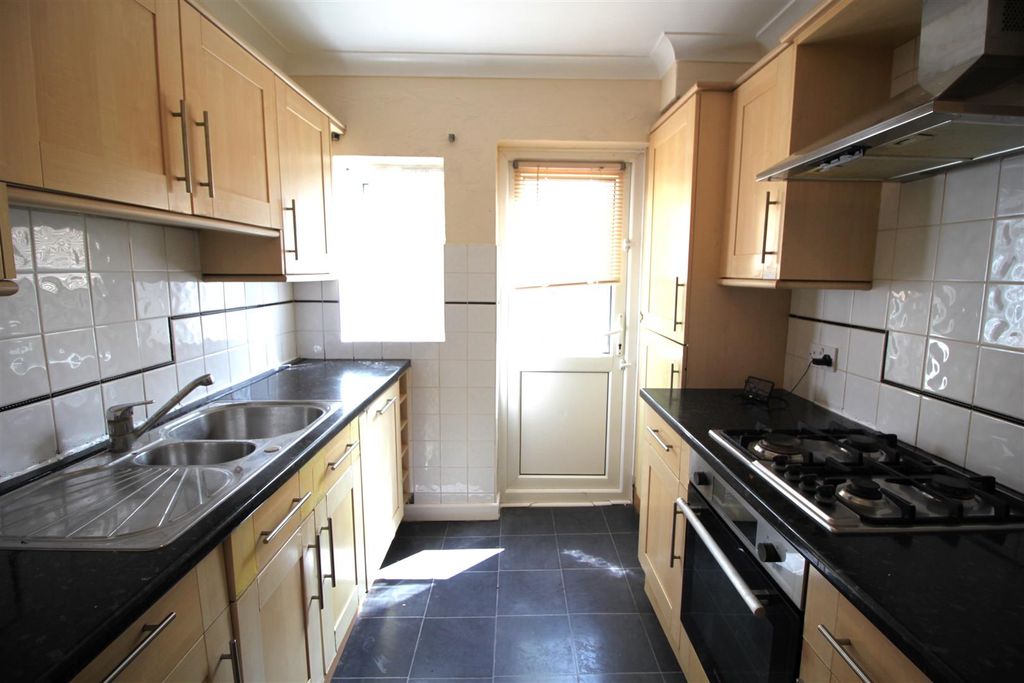 Property photo 3 of 7 Kitchen.Jpg
