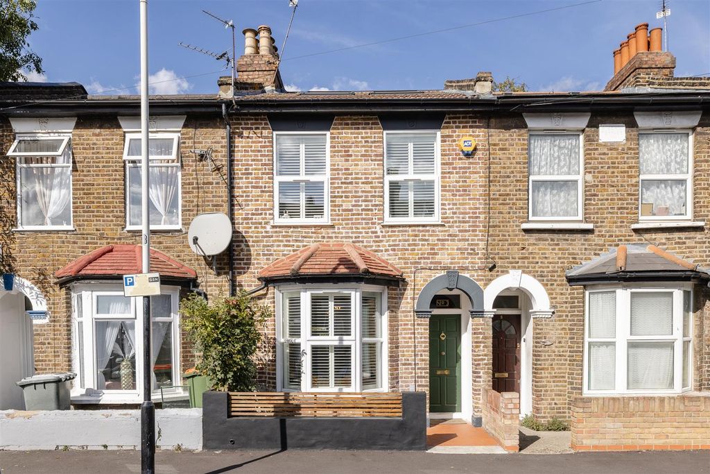 Property photo 1 of 45 St John's Terrace E7
