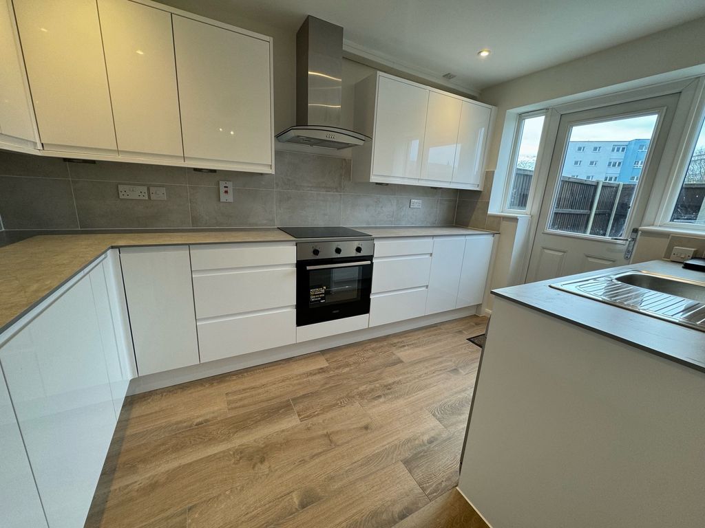 Property photo 3 of 14 Kitchen