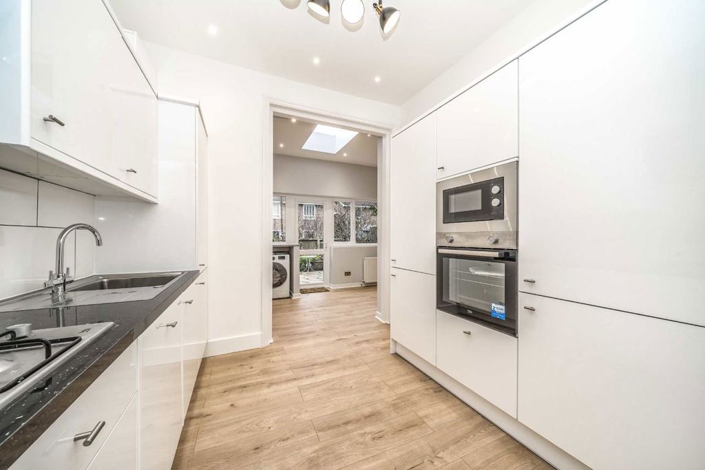 Property photo 3 of 9