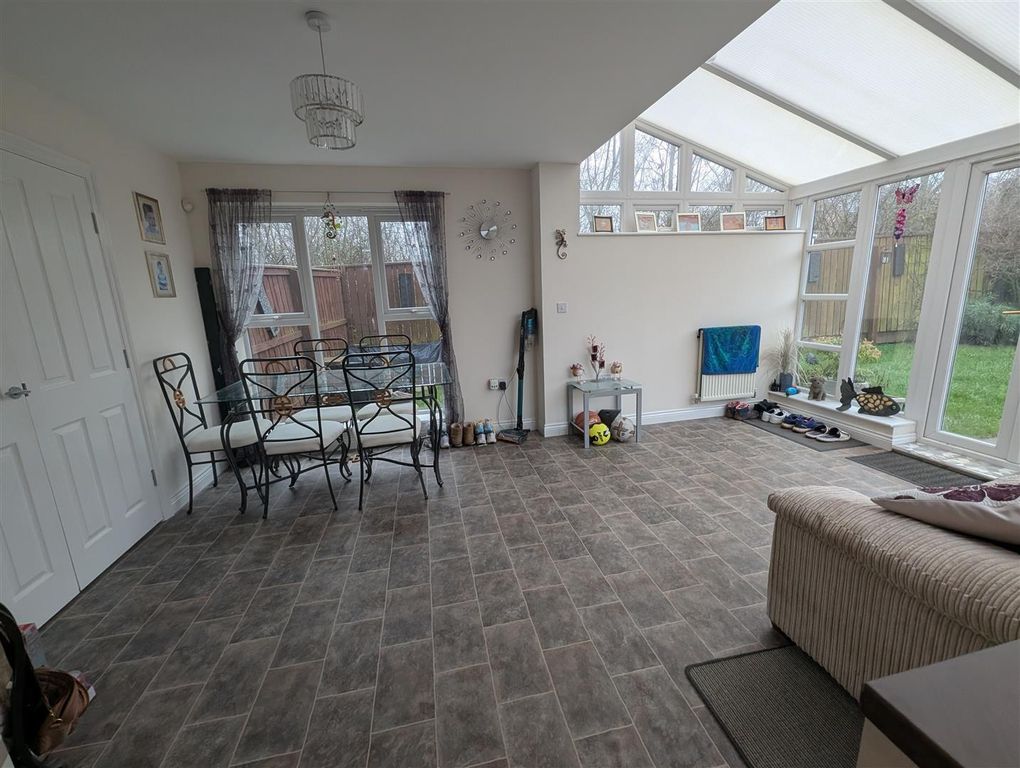 Property photo 3 of 16 Conservatory