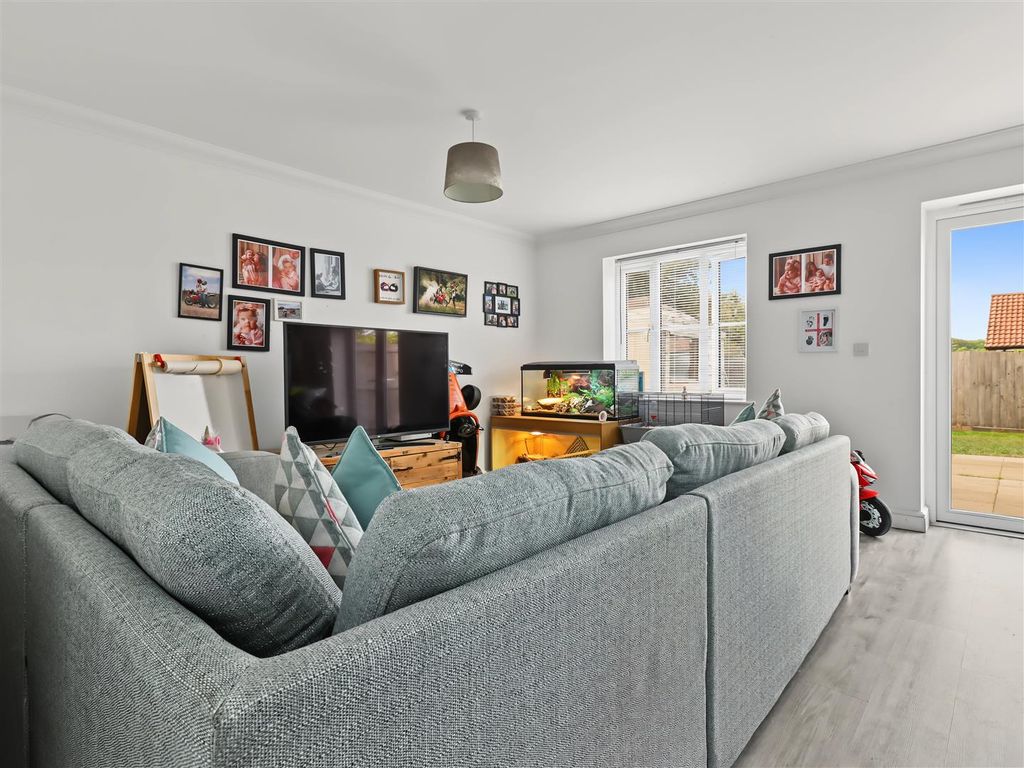 Property photo 3 of 15 Sitting Room