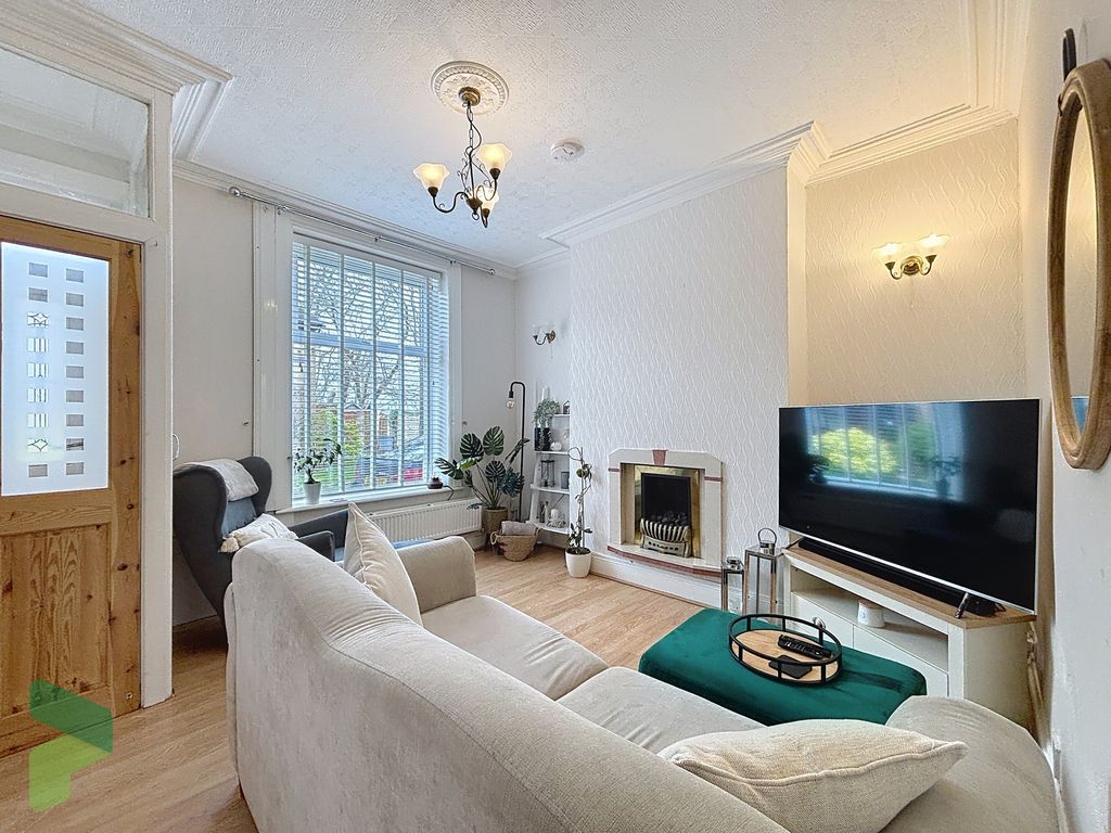 Property photo 2 of 10 Living Room