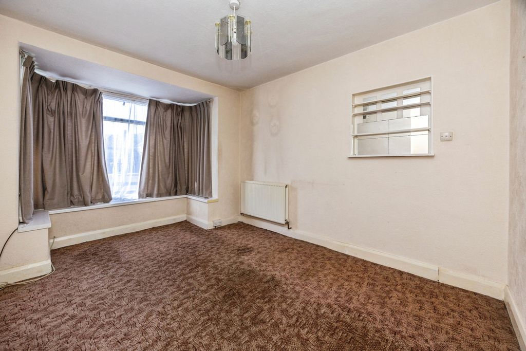 Property photo 2 of 25