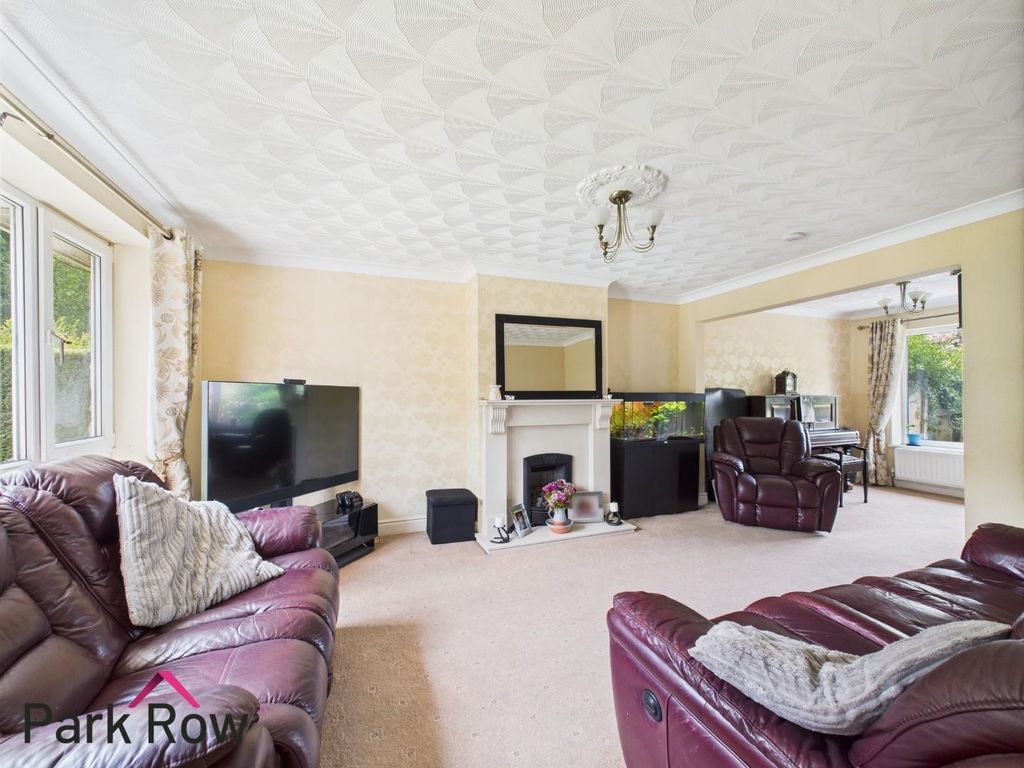 Property photo 3 of 20 Lounge