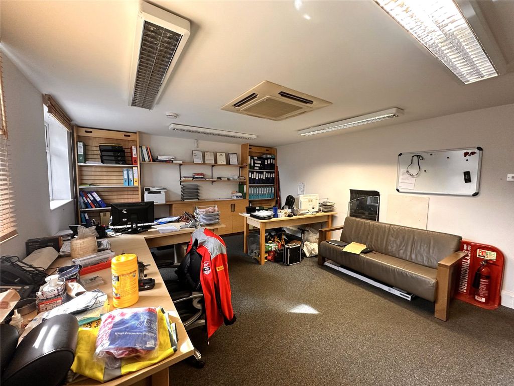 Property photo 3 of 11 Picture No. 06