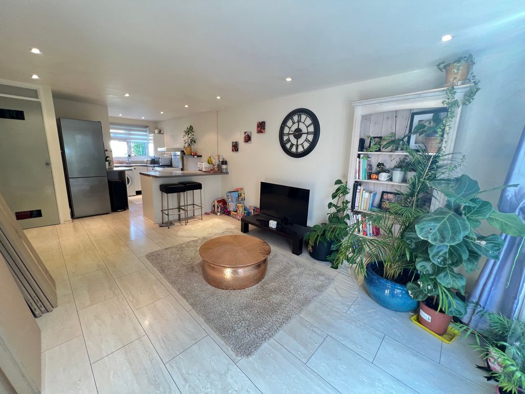 Property photo 3 of 10 Image