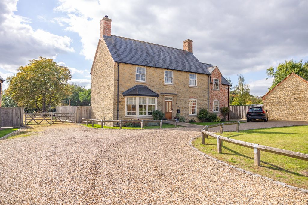 Property photo 1 of 33