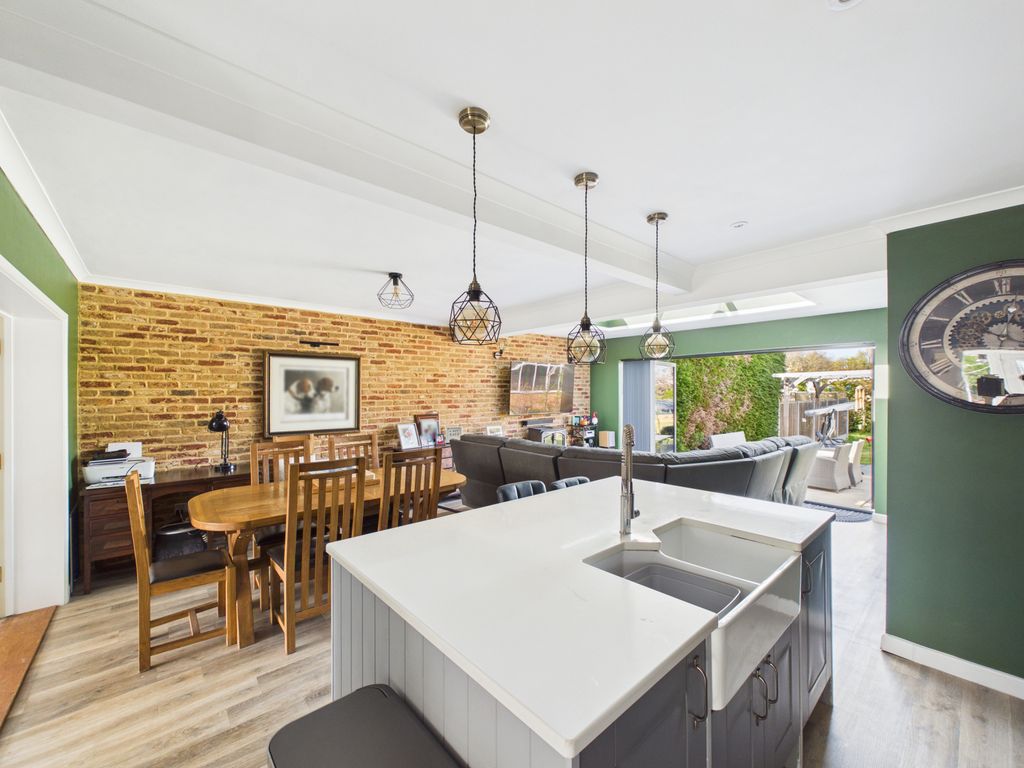 Property photo 2 of 16 Gallery