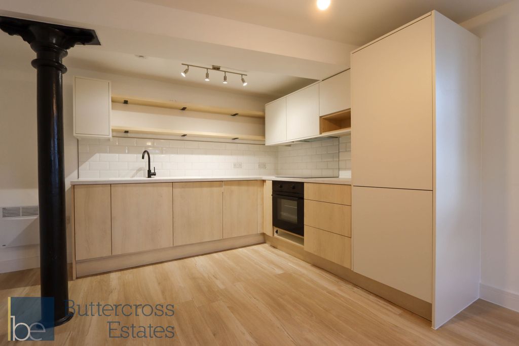 Property photo 3 of 14 Kitchen