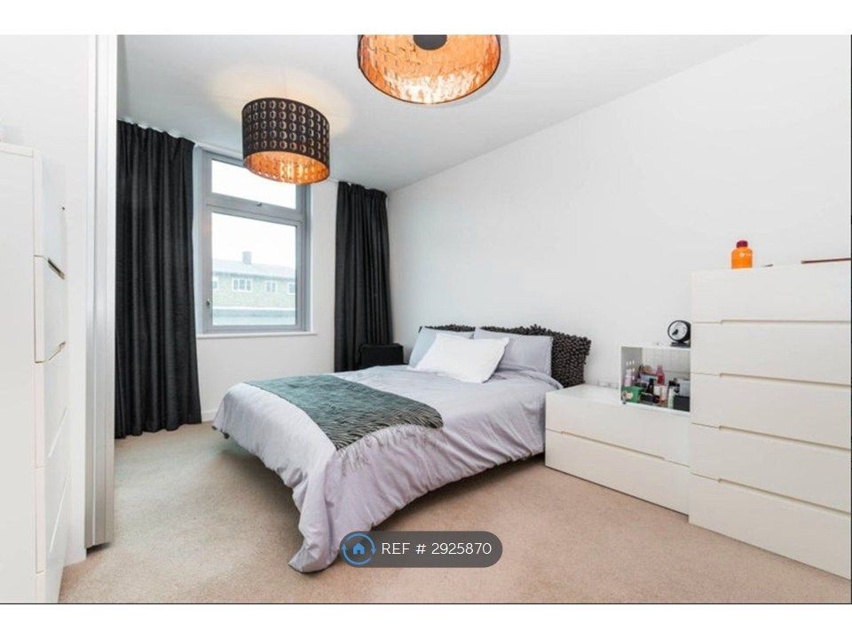 Property photo 3 of 9 Master Bedroom With En-Suite