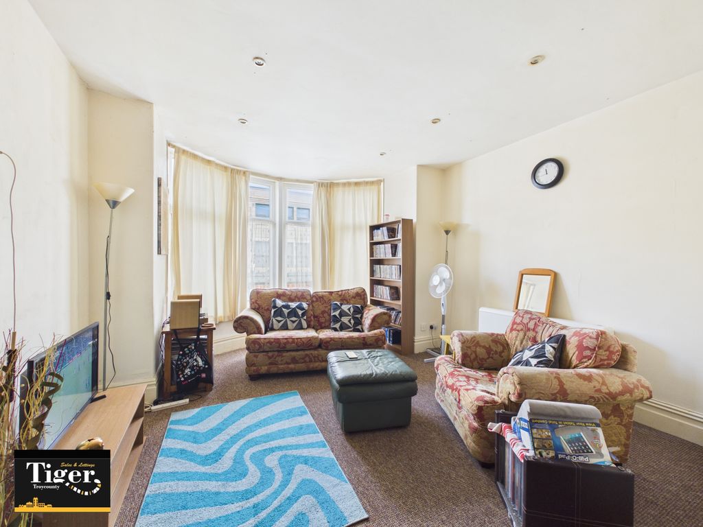 Property photo 3 of 13 Cam03440G0-Pr0657-Still002