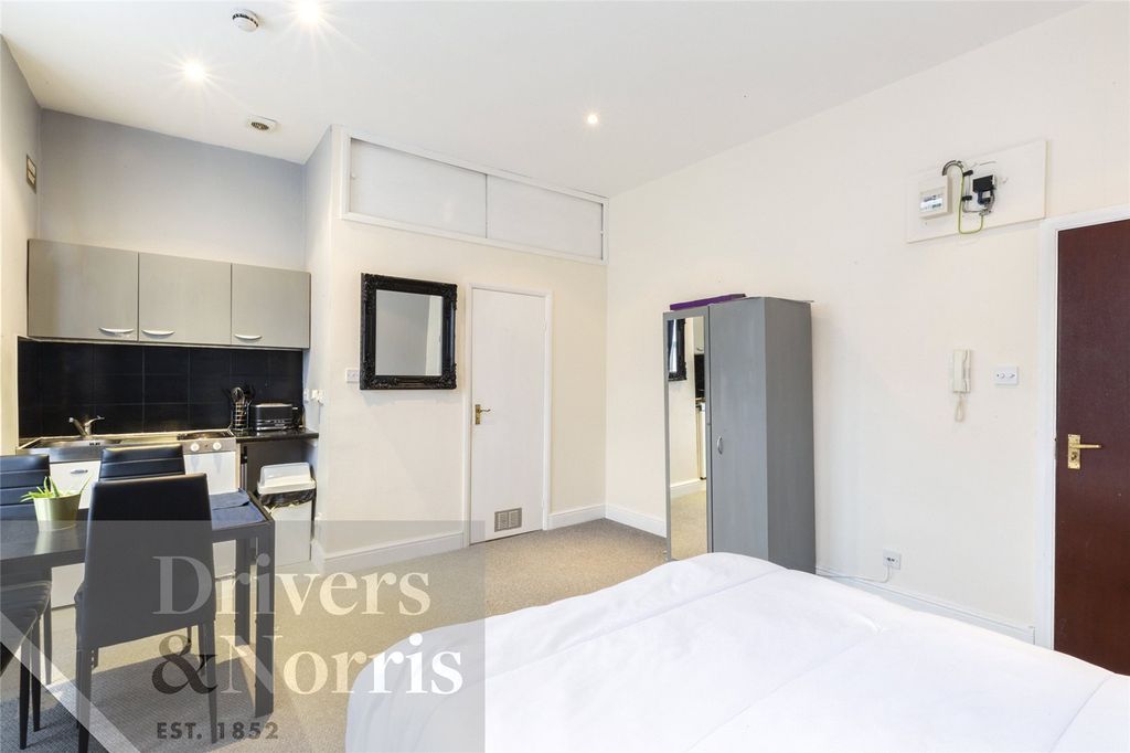 Property photo 3 of 5 Picture No. 05