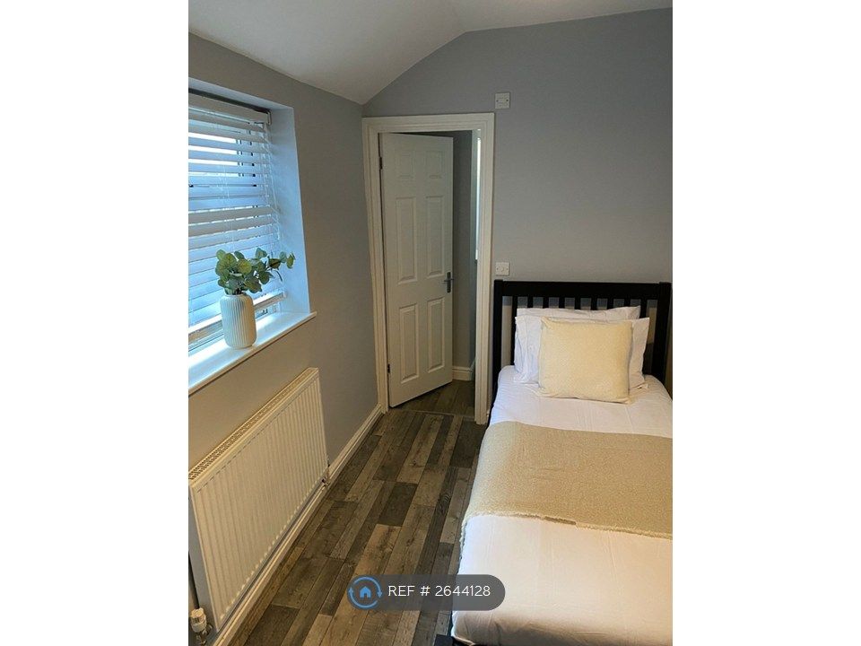 Property photo 1 of 6 Room 2