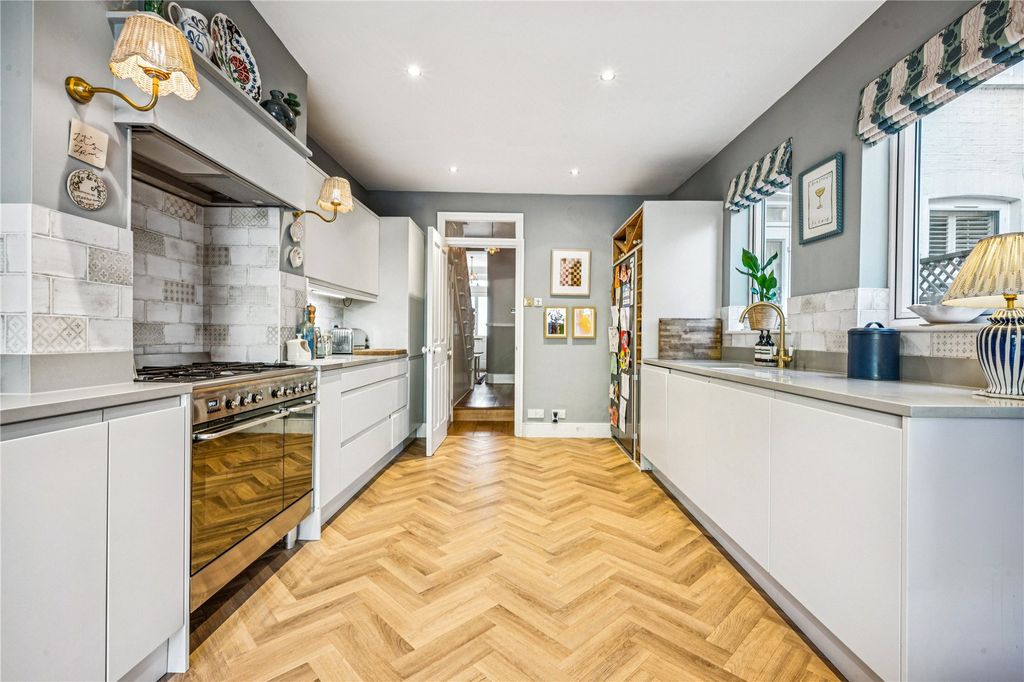 Property photo 2 of 12 Picture No. 31