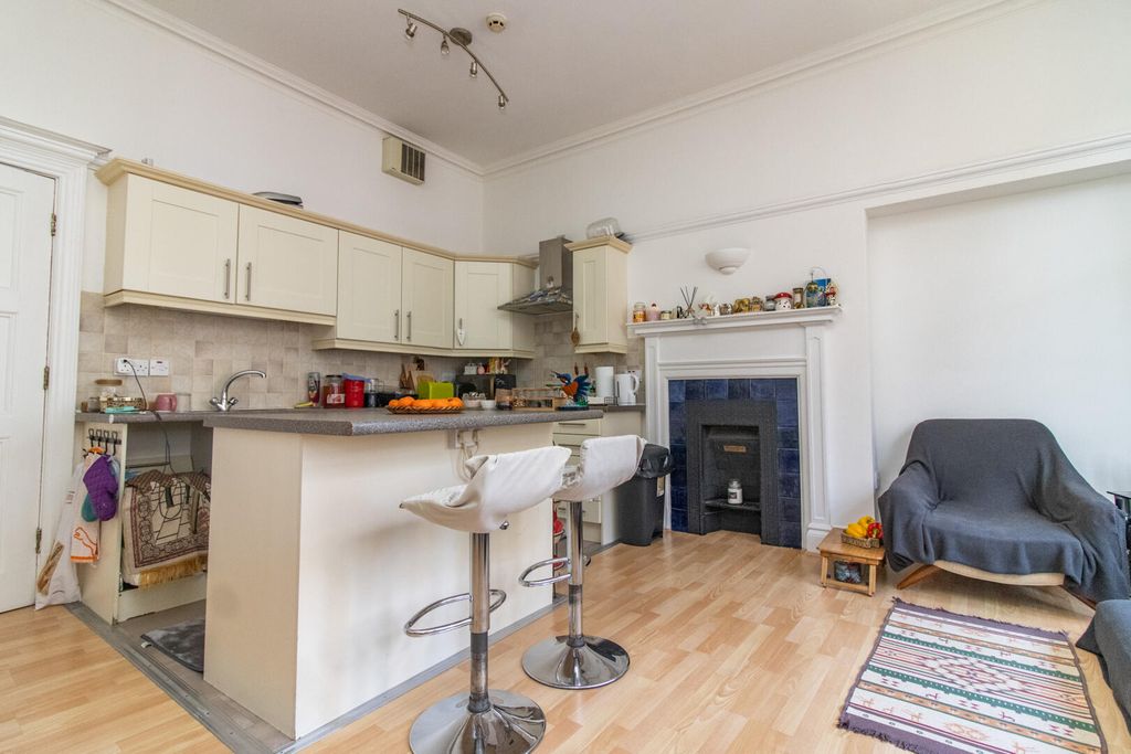 Property photo 2 of 7 Kitchen