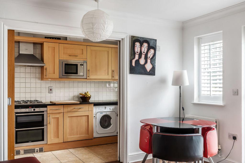 Property photo 3 of 14 Flat-2-Lynton-House-12