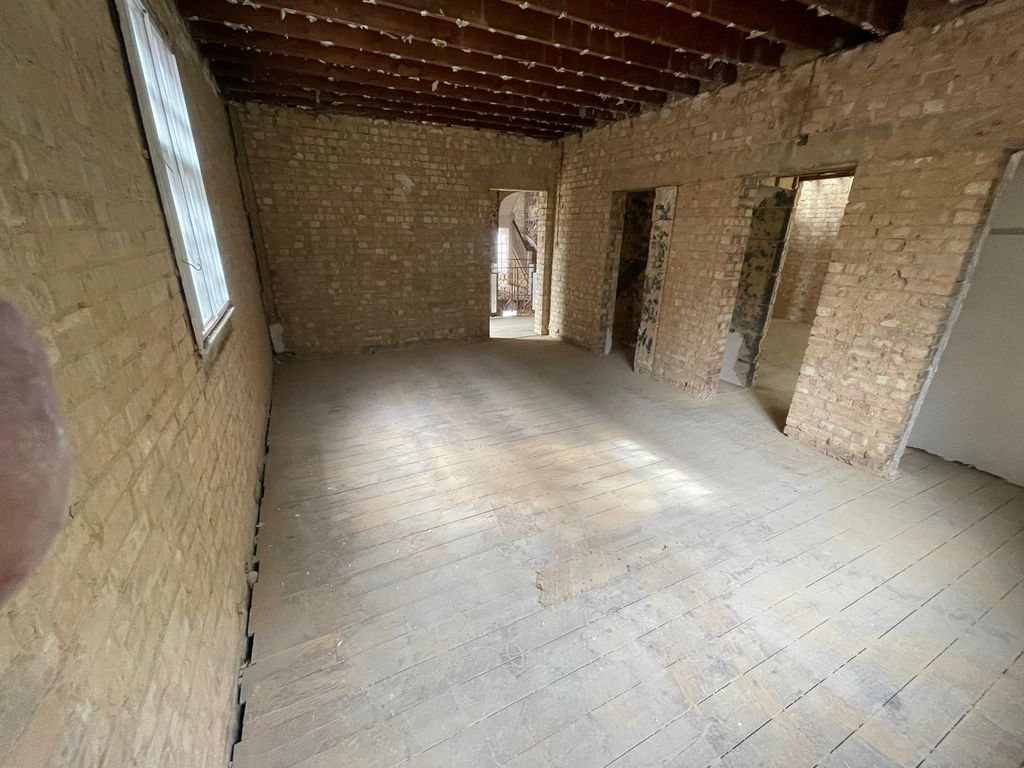 Property photo 2 of 11 Gallery