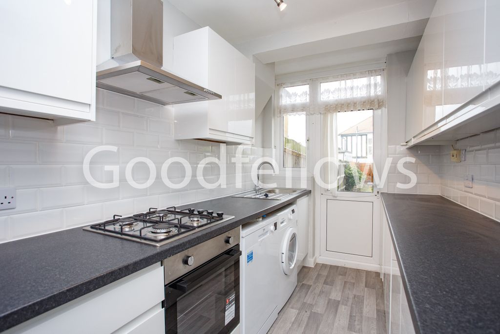 Property photo 2 of 11 40 Wolsey Cres-7.Jpg