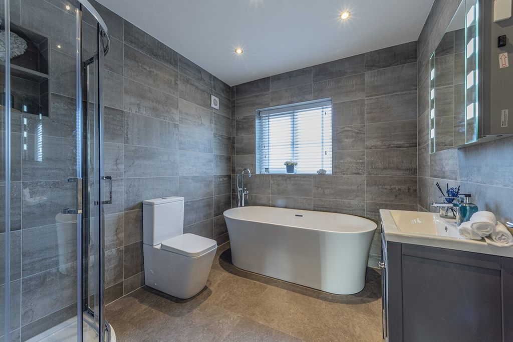 Property photo 3 of 41