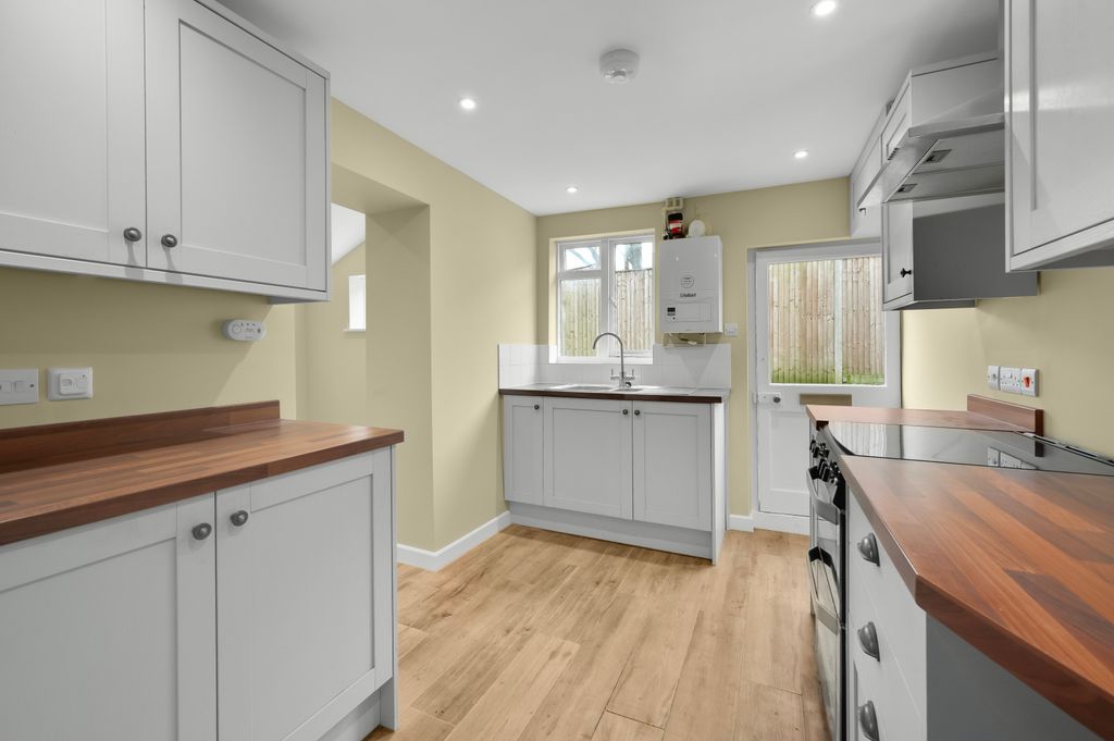 Property photo 2 of 9 Kitchen