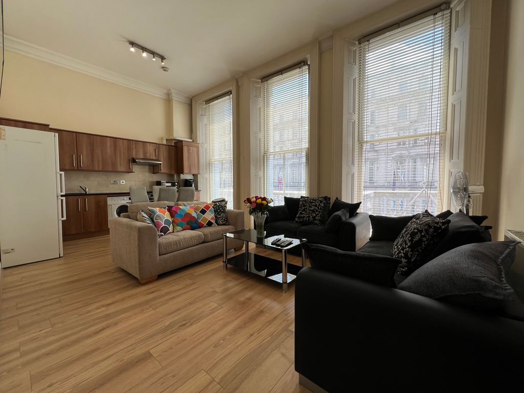 Property photo 1 of 11 Large Living Room