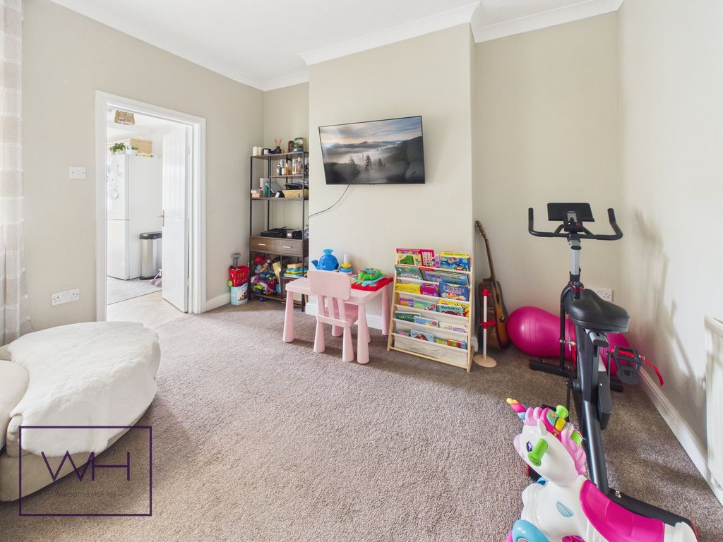 Property photo 3 of 20 Cam04980G0-Pr0140-Still012