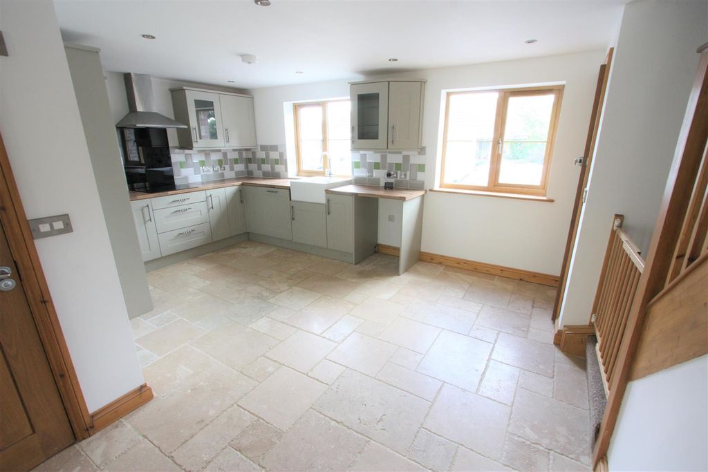 Property photo 3 of 11 Nessa Gradh Kitchen Diner