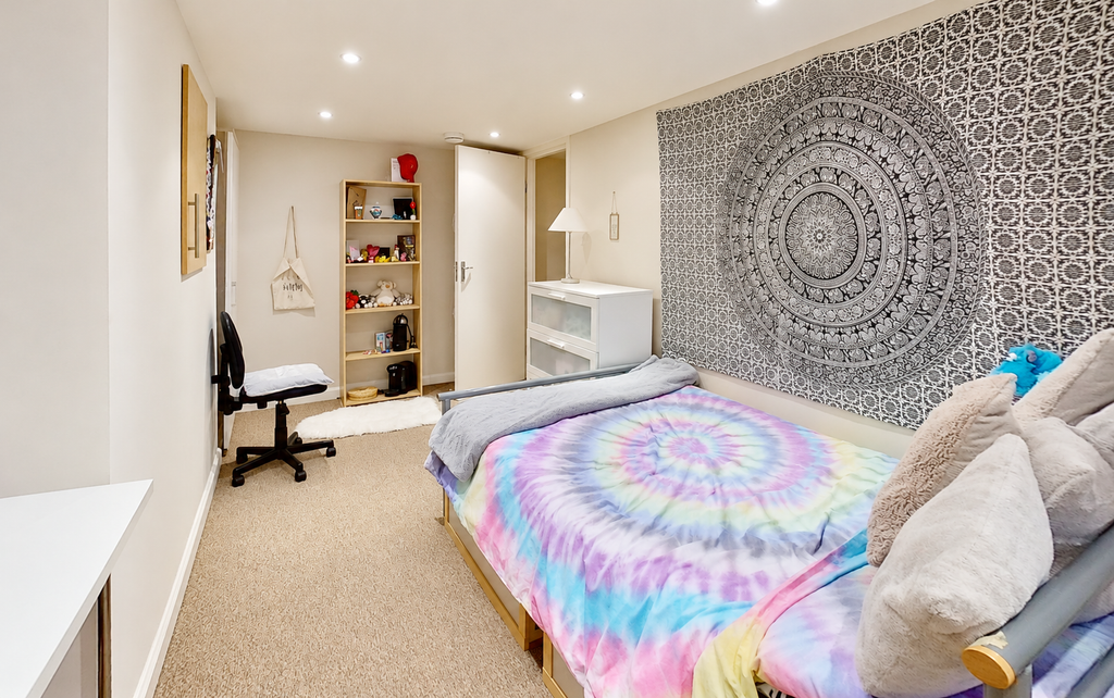 Property photo 3 of 11 Cozy Rainbow Tapestry Bedroom