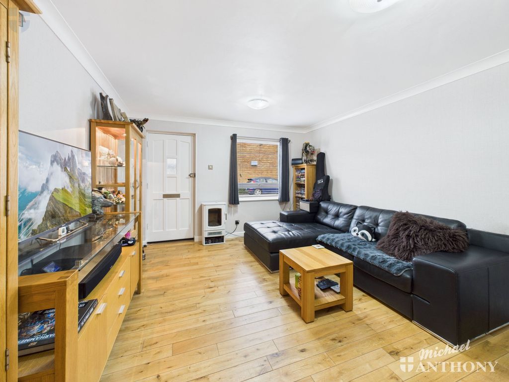 Property photo 2 of 11 Cam03852G0-Pr0431-Still009