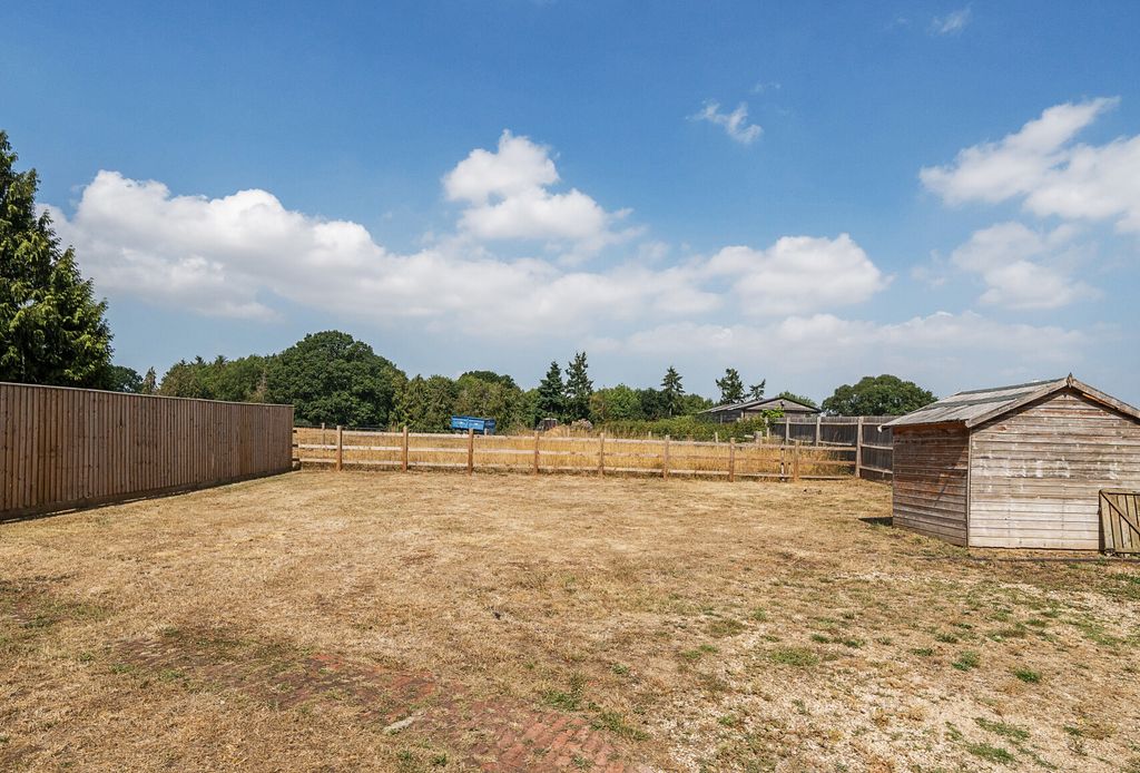 Property photo 3 of 11 1327184-11-68837E...