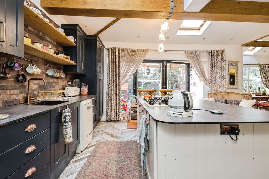 Property photo 3 of 18