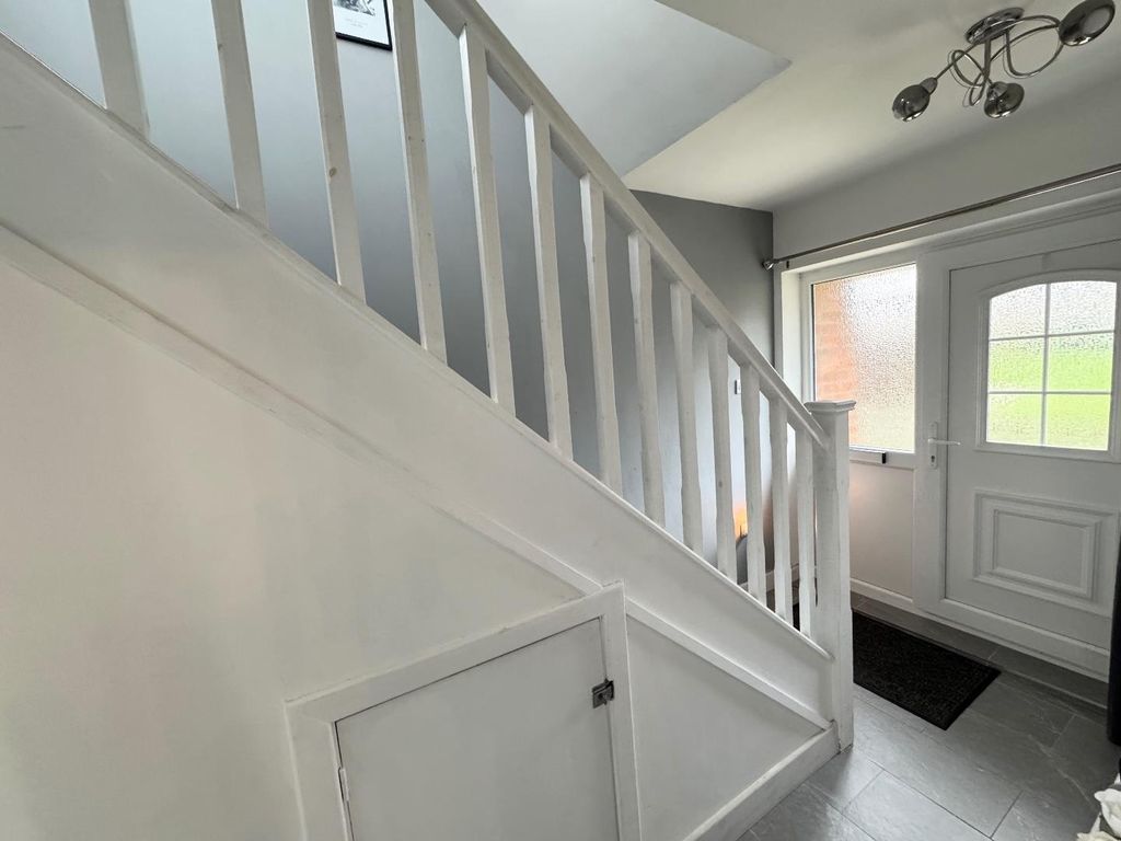 Property photo 2 of 11 Hallway