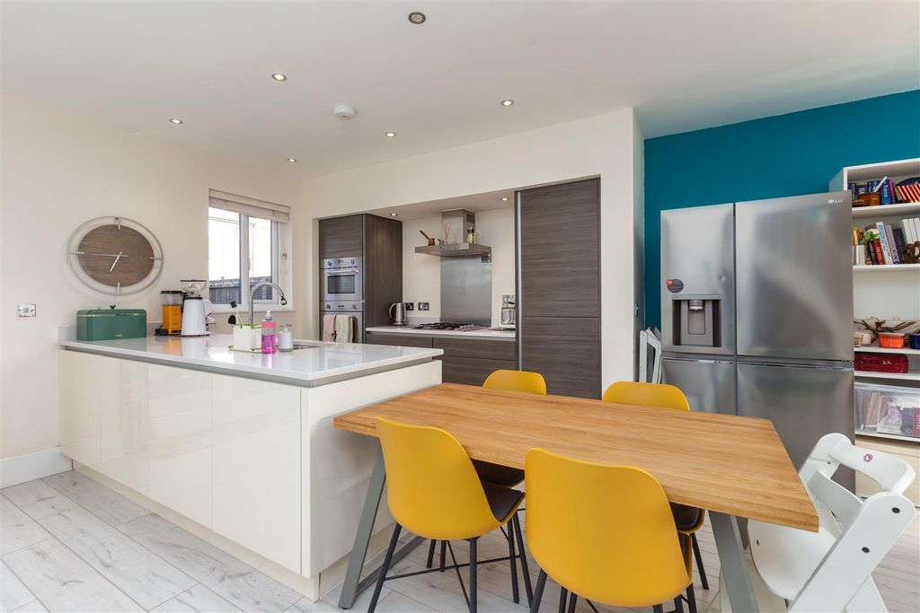 Property photo 3 of 18