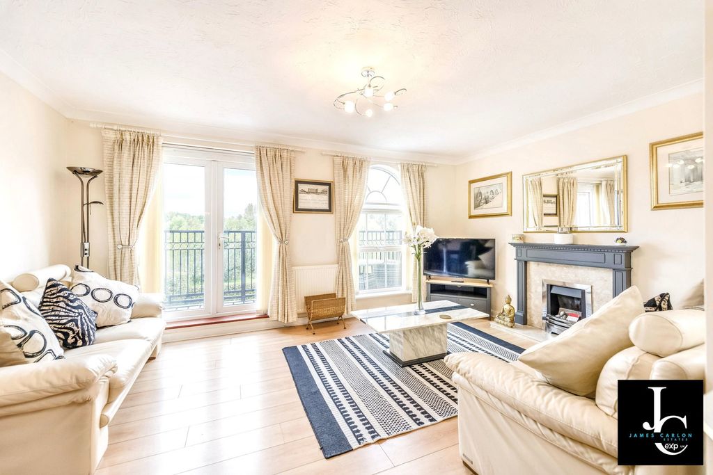 Property photo 3 of 23