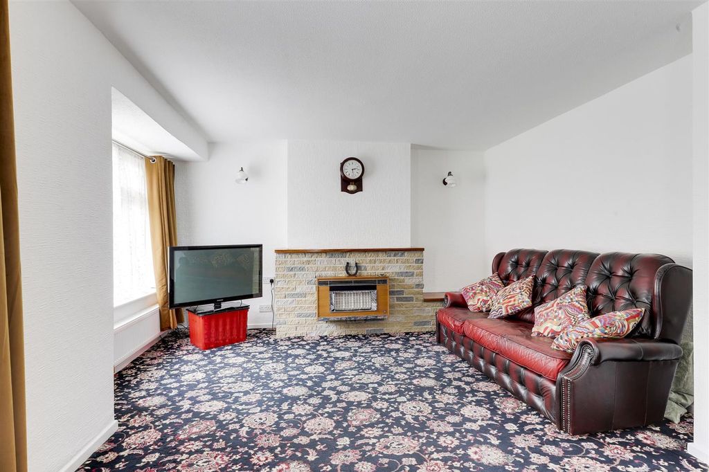 Property photo 3 of 19