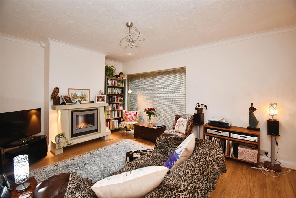 Property photo 2 of 12 11743Fd2-U 20 20 285 29.Jpg