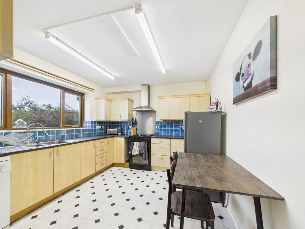 Property photo 2 of 28 Dining Kitchen