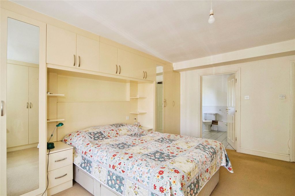 Property photo 2 of 19 Bed 1