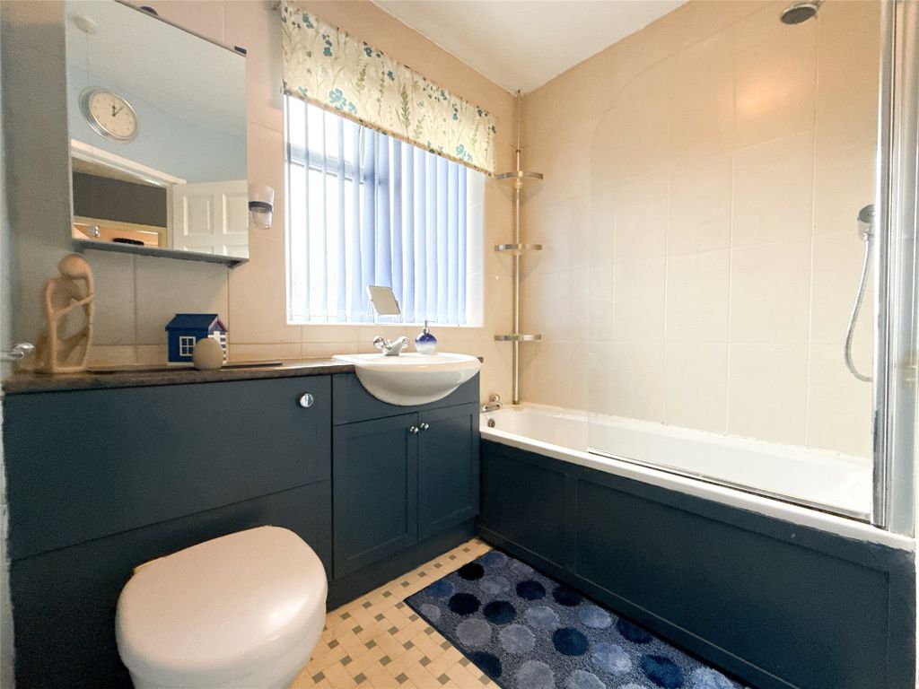 Property photo 3 of 30 Bathroom