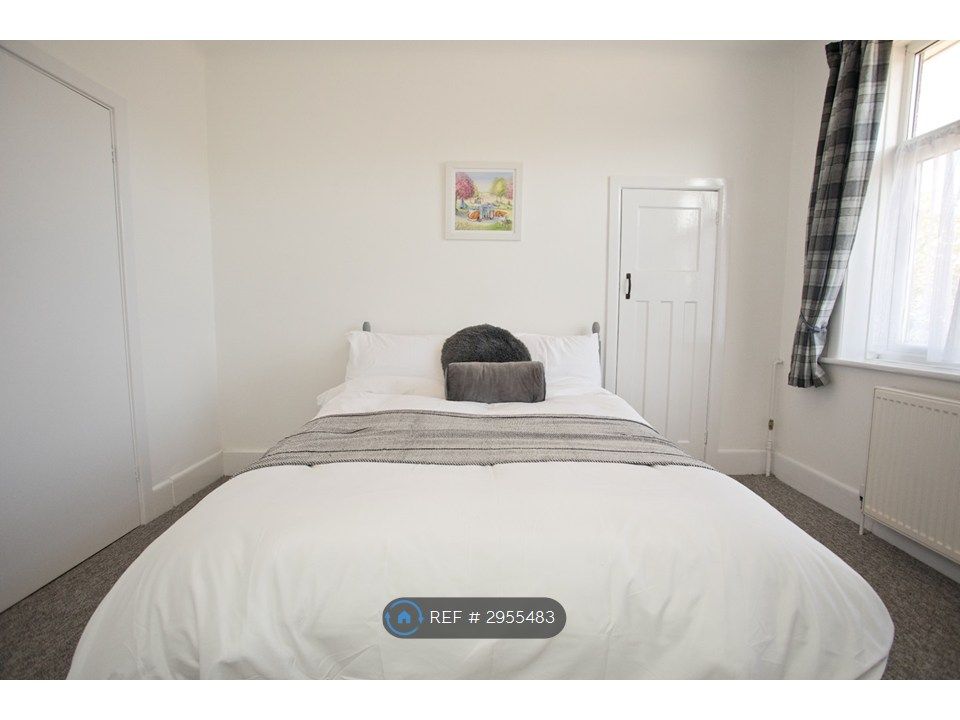 Property photo 2 of 34