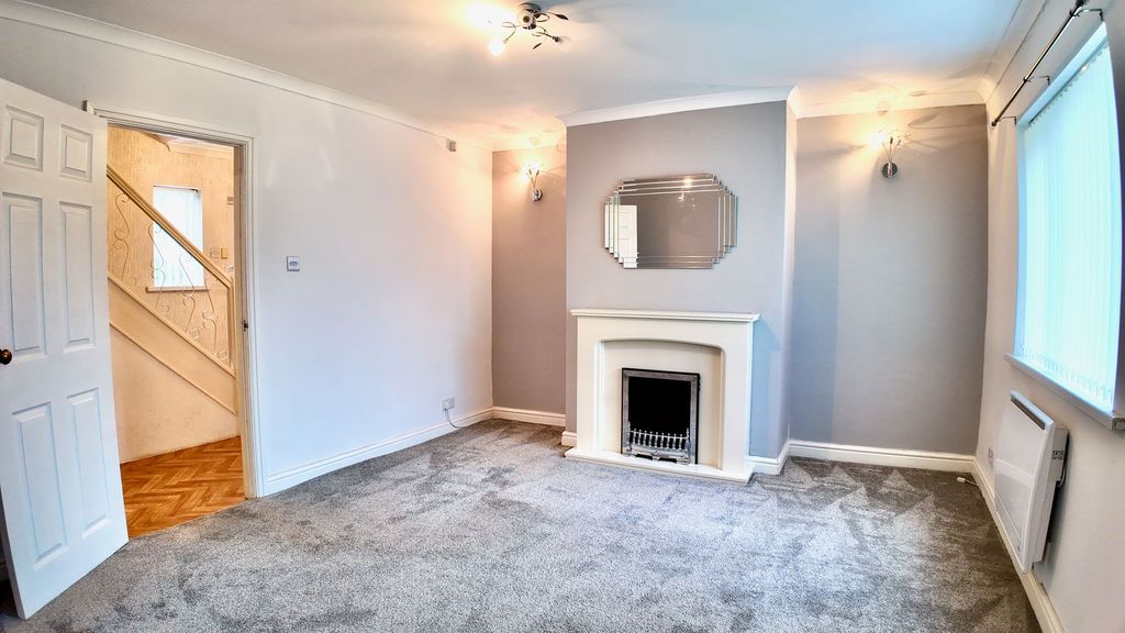 Property photo 2 of 32