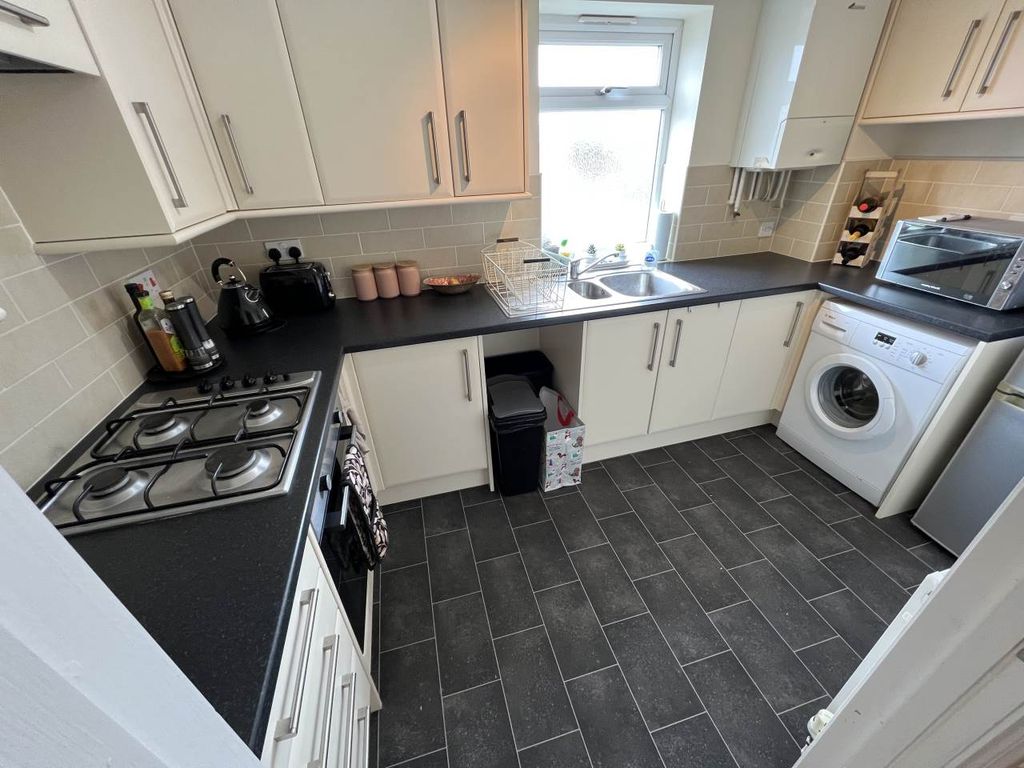 Property photo 2 of 7 Kitchen