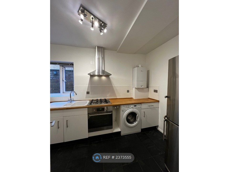 Property photo 2 of 10 Kitchen