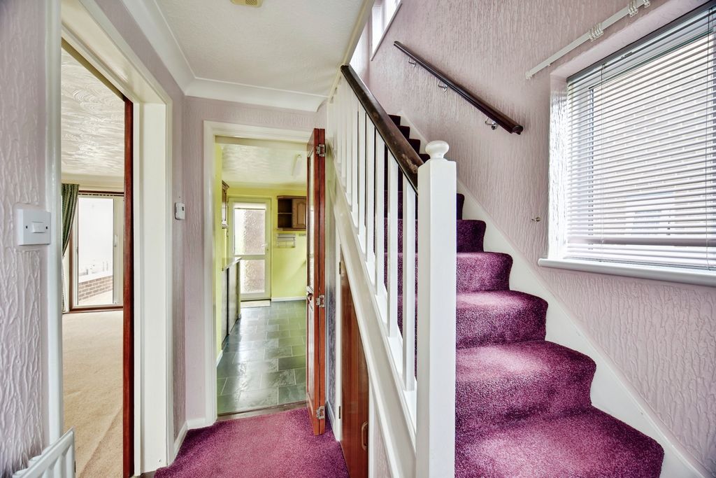 Property photo 2 of 20