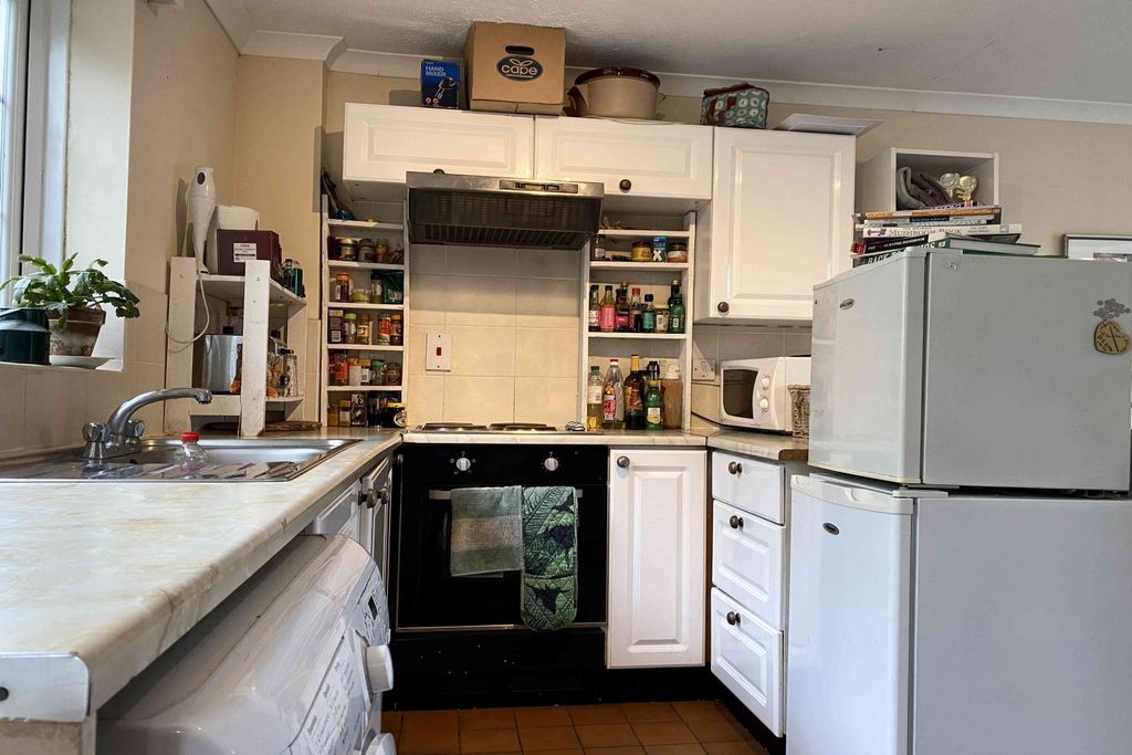 Property photo 3 of 8 Kitchen
