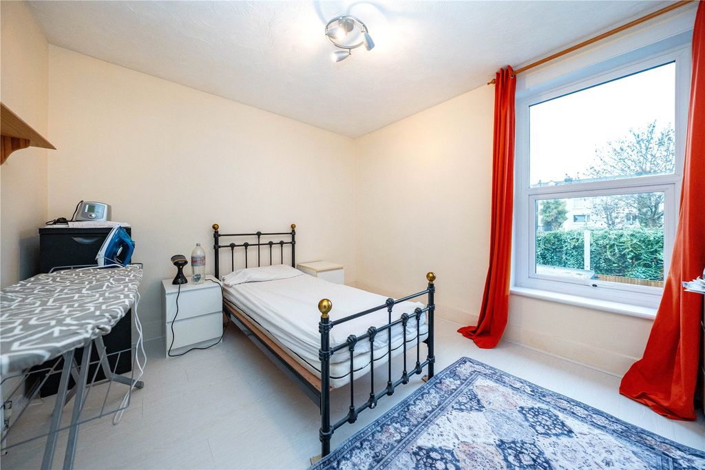 Property photo 2 of 8 Bedroom