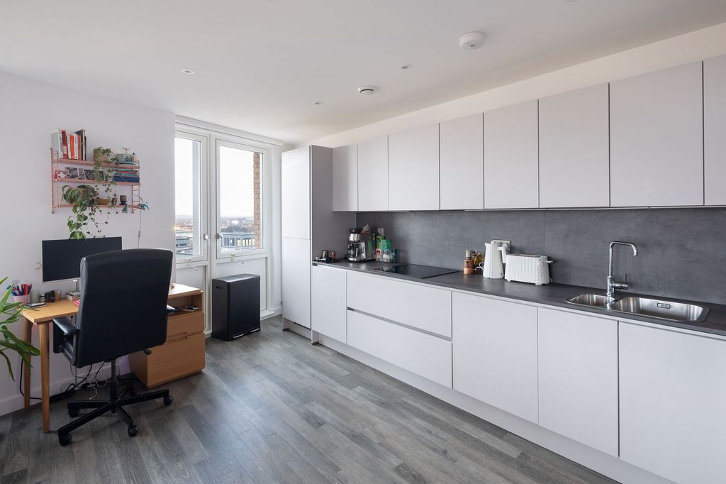 Property photo 2 of 8 Kitchen