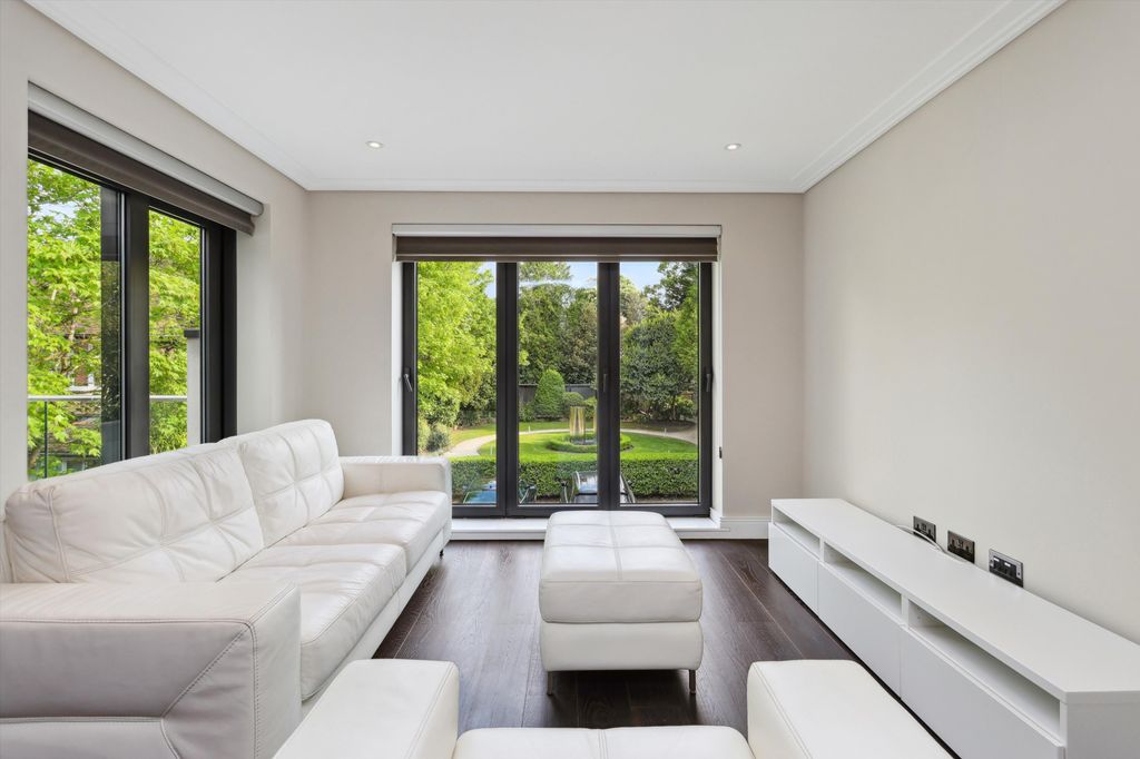 Property photo 3 of 18 Image