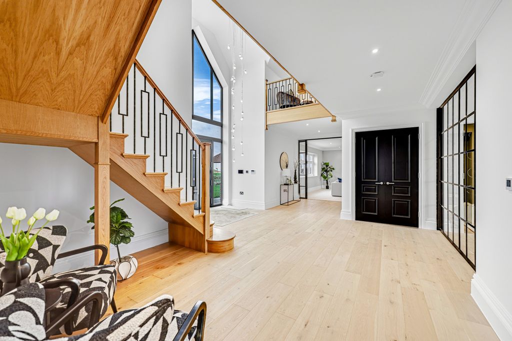 Property photo 3 of 34 Gallery